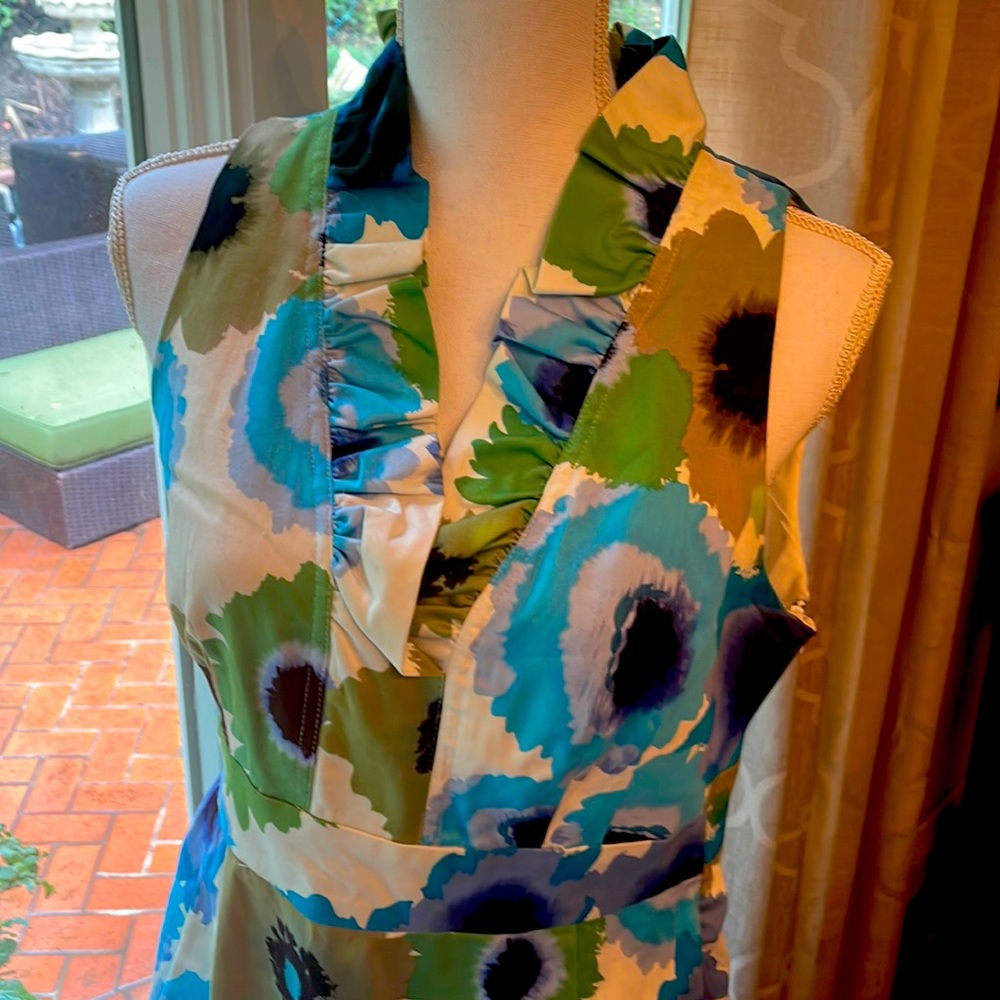 London times size 10 v- neck. Zipper on side